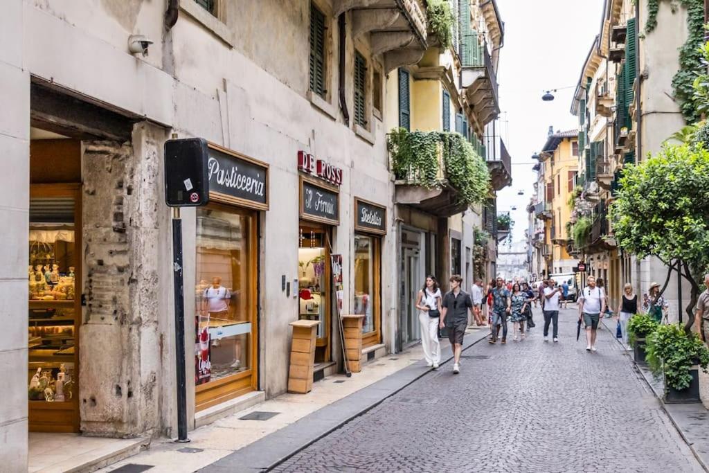 Residenza Angels @Piazzadelleerbe Apartment Verona Exterior foto