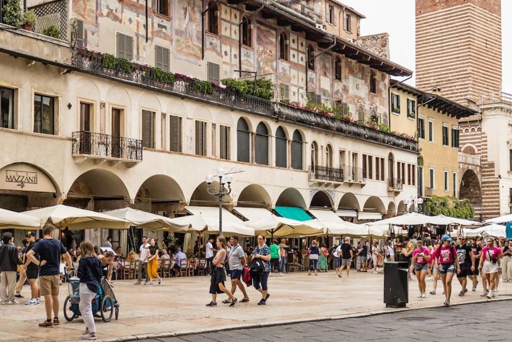 Residenza Angels @Piazzadelleerbe Apartment Verona Exterior foto